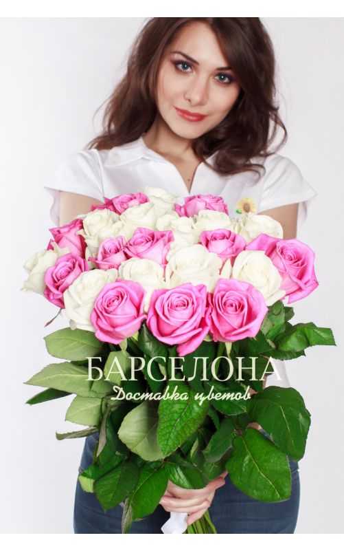 25 Белых и розовых роз 50 см.