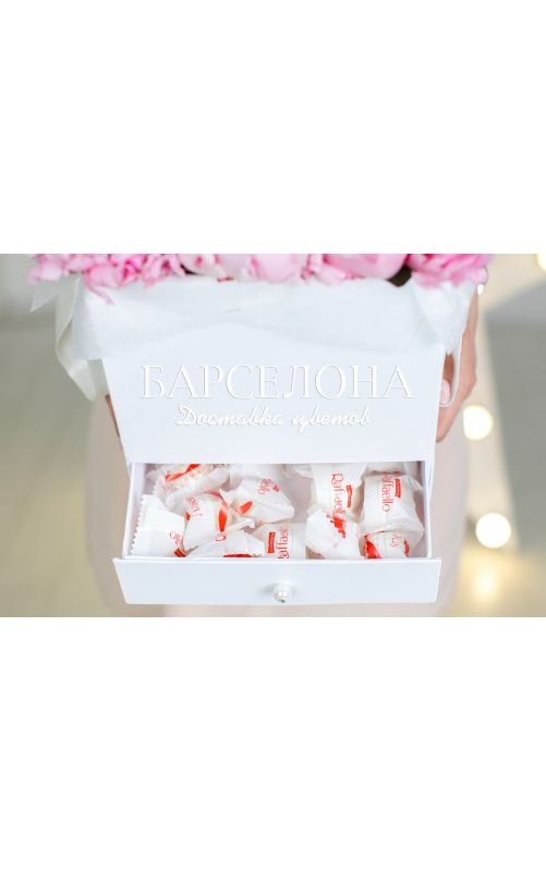 Коробка из 9 розовых пионов с раффаелло
