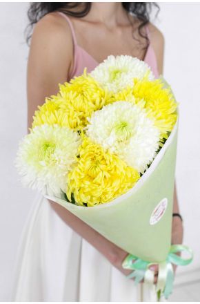 Букет из 7 белых и желтых одноголовых хризантем Magnum