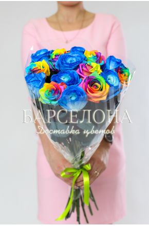 15 синих и радужных роз