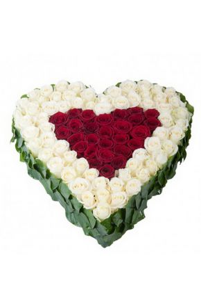Сердце из Красных и Белых роз